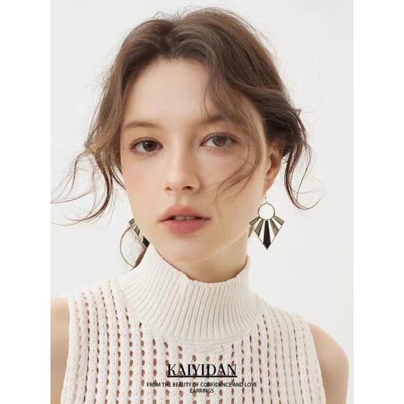 Wooden Geometric Shaped Boho Dangle Statement Vintage Dainty Earring for Women - Picture 2 of 9